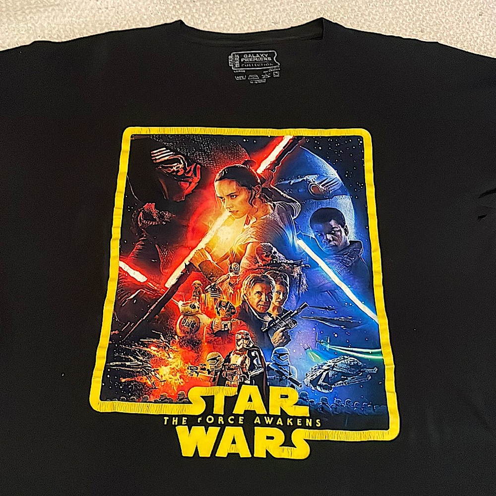 Star Wars Premiere Collection The Force Awakens T-Shirt. Size Large